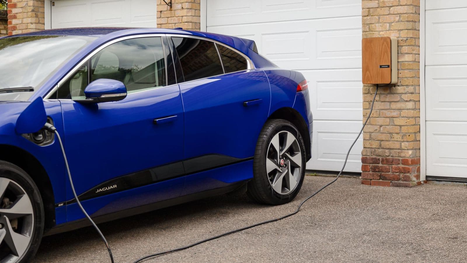 Elektromos autó télen: hatótáv, otthoni töltés és előfűtés