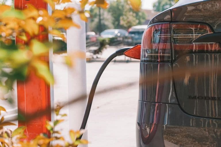 IEA: 23 millió elektromos autó kelhet el 2026-ban