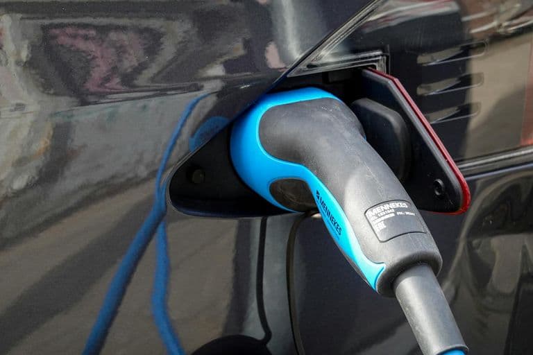 Évi 250 dolláros EV-díj: rossz időzítés az elektromos autósoknak