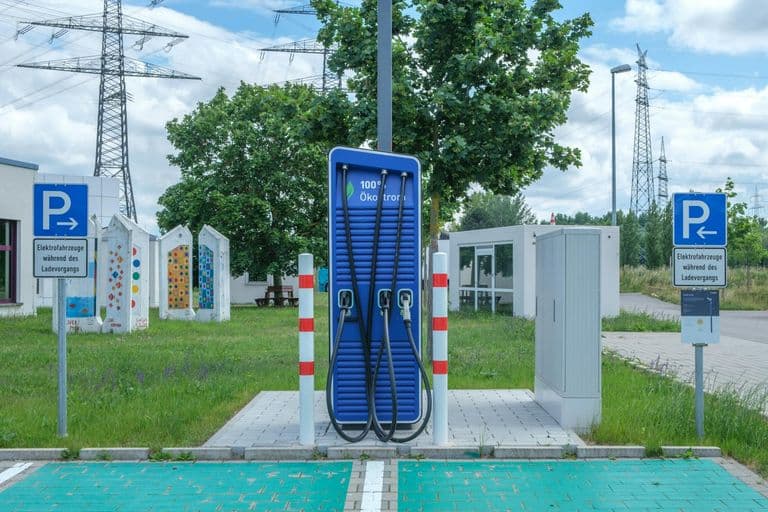 EV töltőket fosztottak ki Nápoly környékén – leállt az Enel X Way hálózata