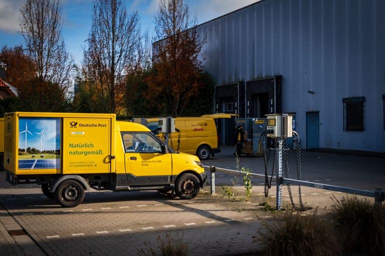 Az ír posta elektromos flottája felezi a kibocsátást