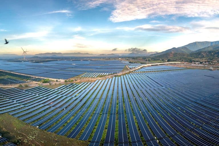 54 MW-os napelem park és szélerőmű osztozik a hálózati csatlakozáson
